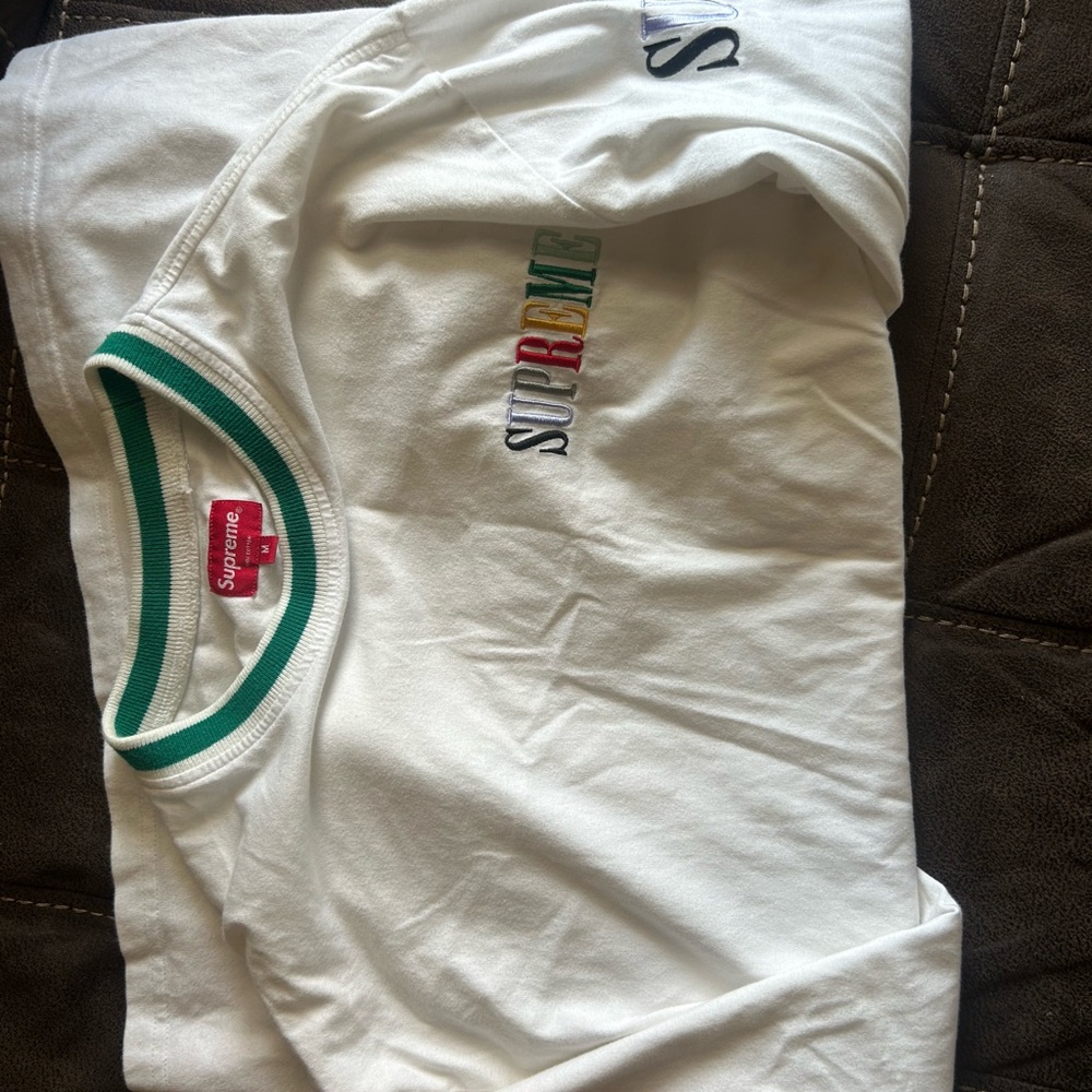 Supreme New York Multi Color
Embroidered Logo L/S Top FW20 MEDIUM